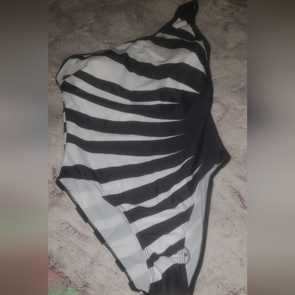 SHEIN Black and White Striped One Piece Swimsuit